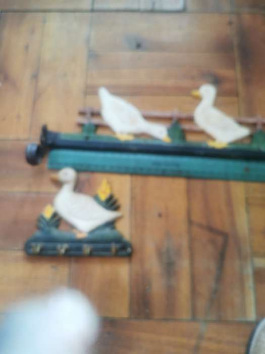 VINTAGE IRON CHICKEN DECOR