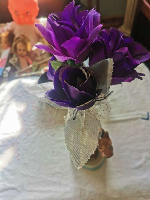 VINTAGE FLOWER VASE WITH FLOWERS