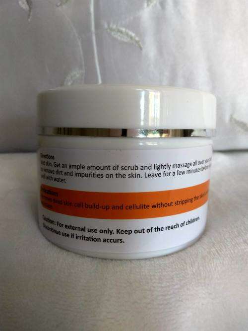 GLUTAMAX INTENSIVE WHITENING BODY SCRUB - GLUTATHIONE + VITAMIN C + PAPAYA ENZYME - 250g