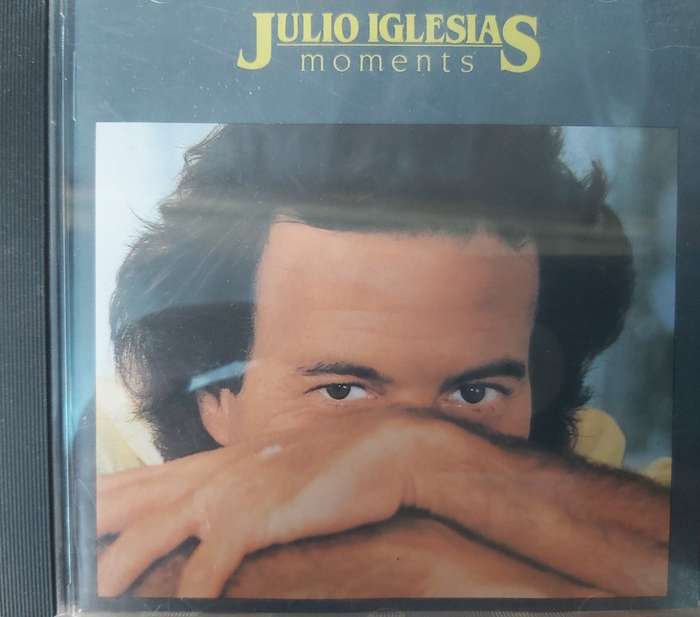 Julio Iglesias - Moments
