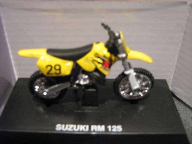 Suzuki RM 125 (Scale 1:32) by NewRay