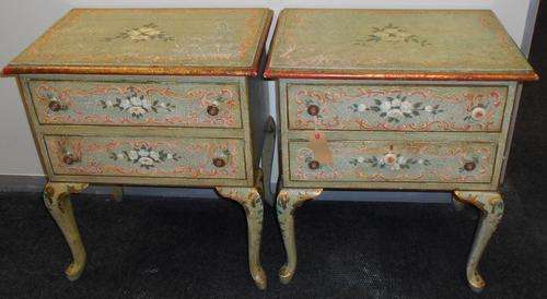 A PAIR OF PAINTED BEDSIDE TABLES, MODERN