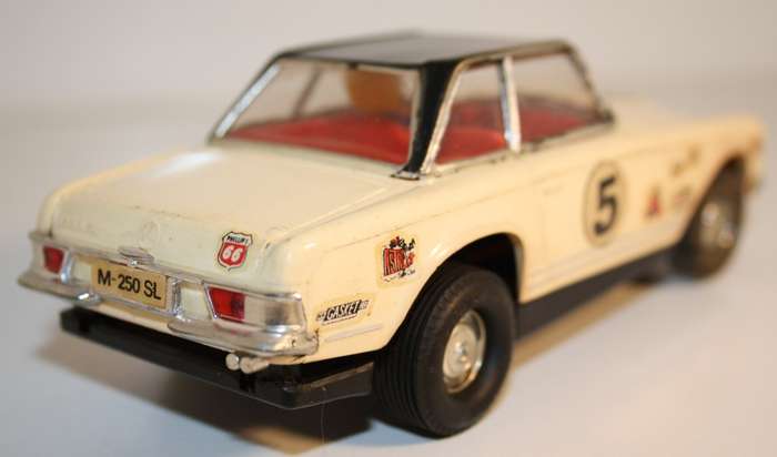 Vintage Scalextric Mercedes 250SL (made in Spain) REF. C-32