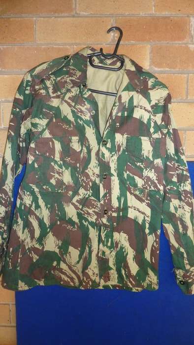 7) A PORTUGEUSE/ CUBAN- CAMO (LIZARD PATTERN)-LOG SLEEVE SHIRT-PRE 1994-AS NEW-LOW START!