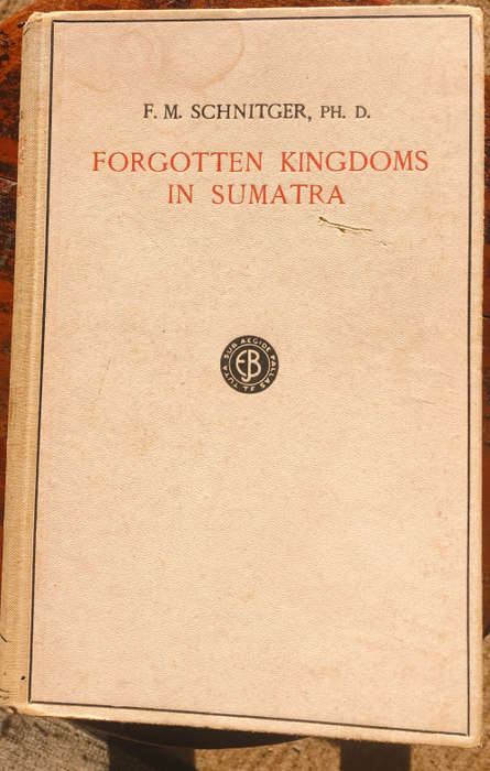 FORGOTTEN KINGDOMS IN SUMATRA by F M SCHNITGER FIRST EDITION 1939