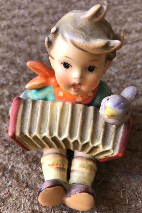 HUMMEL FIGURINE OF BOY PLAYING SQUASHBOX
