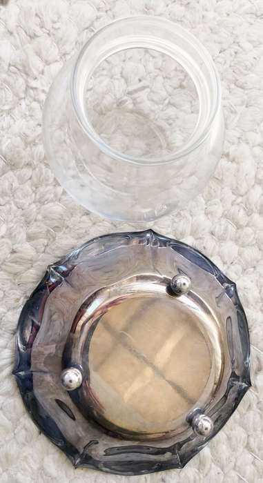 GLASS BOWL IN SILVER PLATED SAUCER