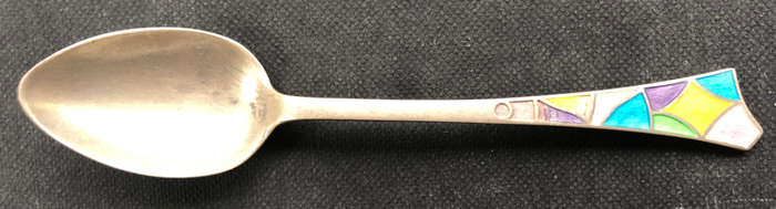 SILVER TEASPOON HALLMARKED 1931 ENAMEL DECORATION OF THE PERIOD