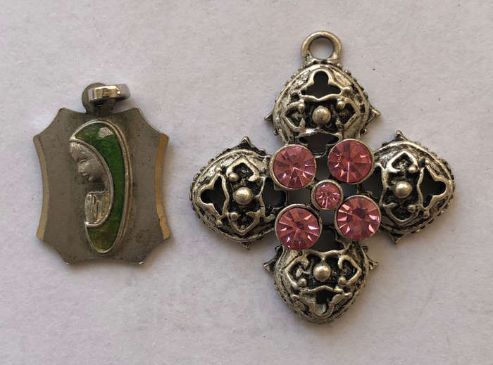 RELIGIOUS CROSS AND WOMAN PRAYING PENDANT HALLMARKED