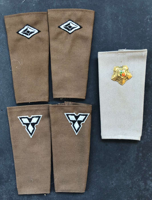 SADF MAJOR AND LIEUTENANTS SETS OF EPAULETTES AND ONE MAJORS EPAULETTE