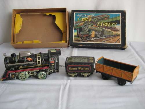 Tin Tinplate Electro Cable Toy Train + 2 Wagons