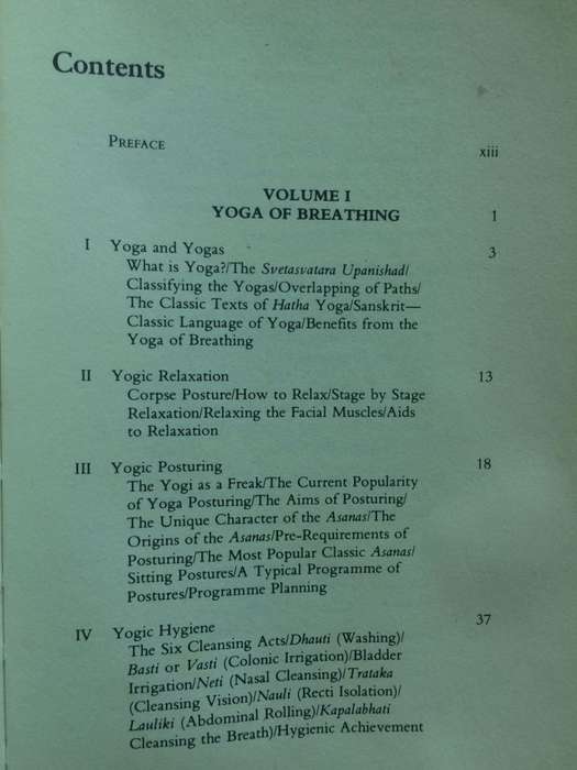 The Complete Yoga Book: Yoga of Breathing, Yoga of Posture, Yoga of Meditation - James Hewitt