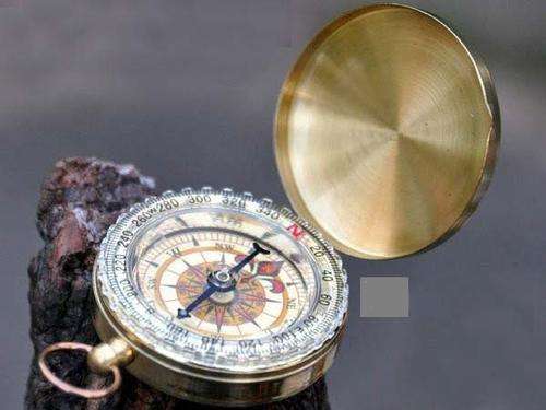 CLASSIC VINTAGE BRASS STYLE POCKET COMPASS - VERY NICE GIFT!!!