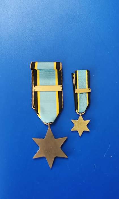 WW2 - AIR CREW EUROPE STAR - FULL SIZE + MINIATURE + CLASPS