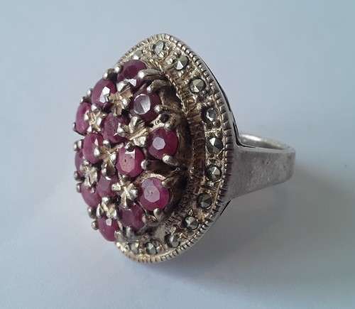 Stunning solid silver vintage cluster ring with pink and marcasite stones. Size: P (18mm)