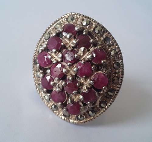 Stunning solid silver vintage cluster ring with pink and marcasite stones. Size: P (18mm)