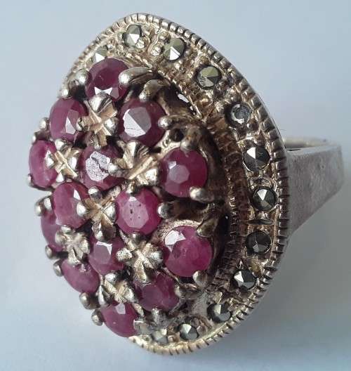 Stunning solid silver vintage cluster ring with pink and marcasite stones. Size: P (18mm)