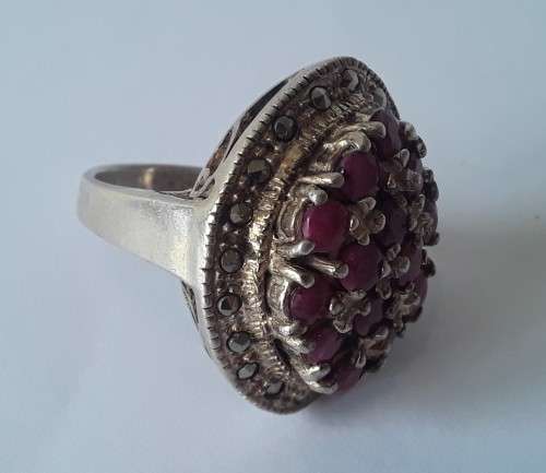 Stunning solid silver vintage cluster ring with pink and marcasite stones. Size: P (18mm)