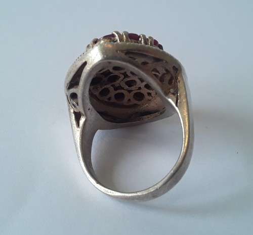 Stunning solid silver vintage cluster ring with pink and marcasite stones. Size: P (18mm)