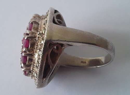 Stunning solid silver vintage cluster ring with pink and marcasite stones. Size: P (18mm)