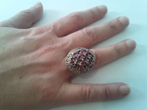 Stunning solid silver vintage cluster ring with pink and marcasite stones. Size: P (18mm)