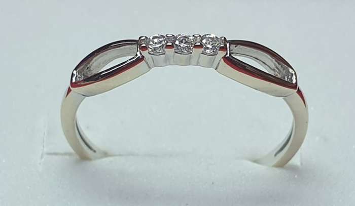 9 ct White Gold Diamond Ring