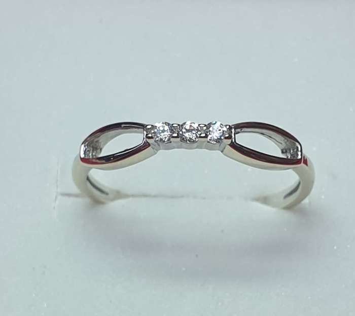 9 ct White Gold Diamond Ring