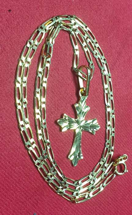 9ct Yellow Gold Necklace and Pendant