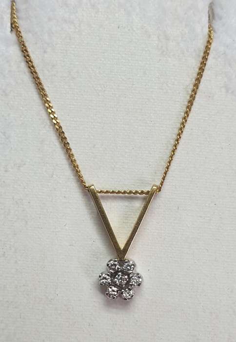9ct Yellow Gold Chain with  18ct diamond pendant