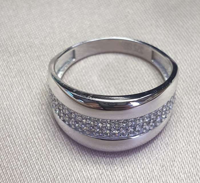 9ct White Gold Ring