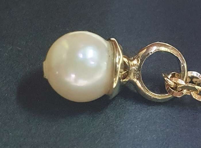 9ct Chain and Real Pearl Pendant