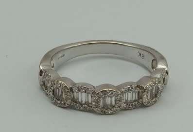 18 CT WHITE GOLD DIAMOND RING