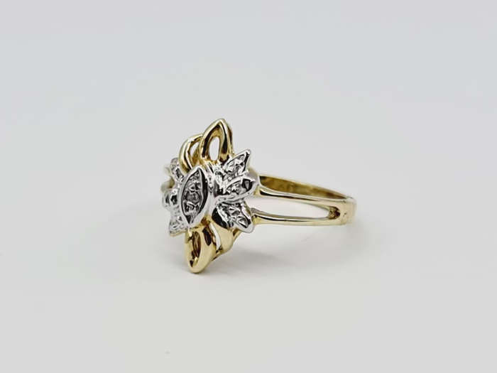 9ct YELLOW GOLD DIAMOND RING