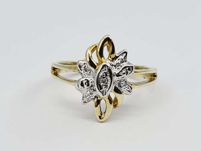 9ct YELLOW GOLD DIAMOND RING