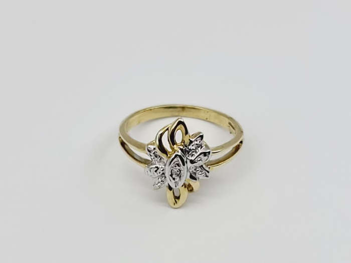 9ct YELLOW GOLD DIAMOND RING