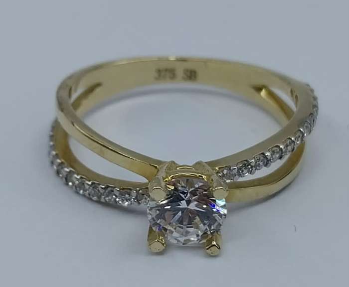 9ct YELLOW GOLD RING