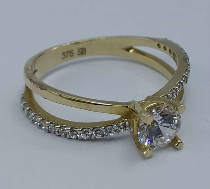 9ct YELLOW GOLD RING