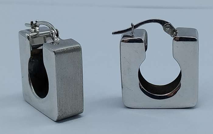 9ct WHITE GOLD EARRINGS