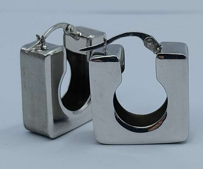 9ct WHITE GOLD EARRINGS
