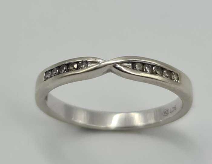 9ct WHITE GOLD INTERNITY DIAMOND RING