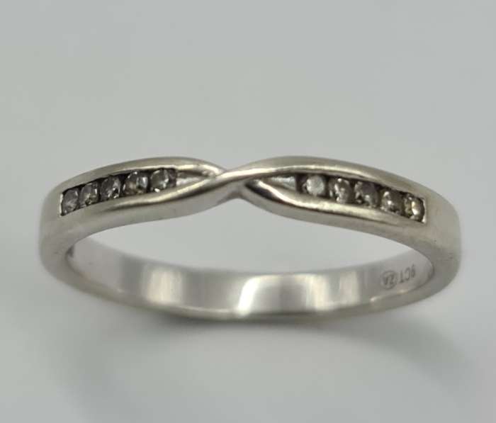 9ct WHITE GOLD INTERNITY DIAMOND RING