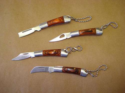 SET OF 4 FINE CRAFTED KNIFES