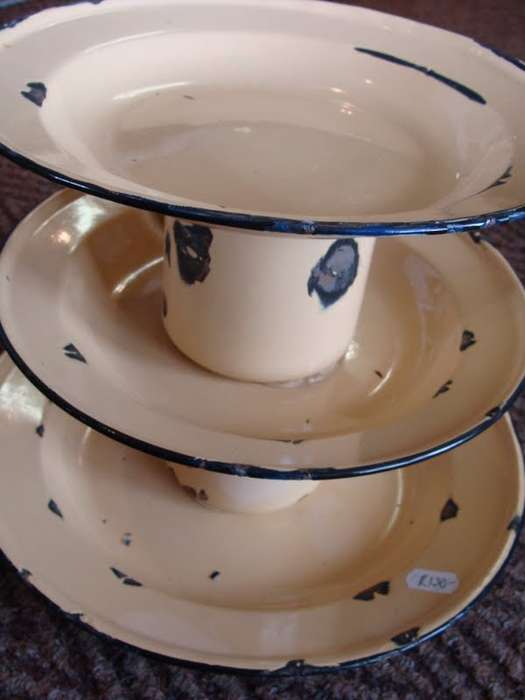 UNIQUE CHIP 'N DIP OF OLD ENAMELWARE! ASSORTED COLOURS AVAILABLE