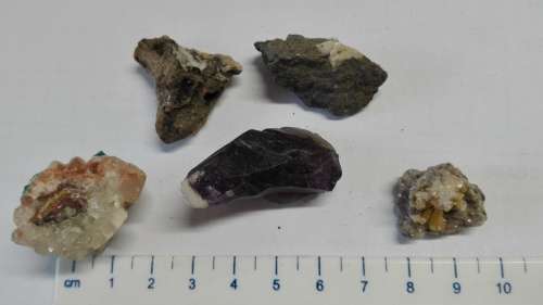 5 mineral specimens, as per photo