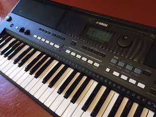 Yamaha PSR-E433 Digital Keyboard