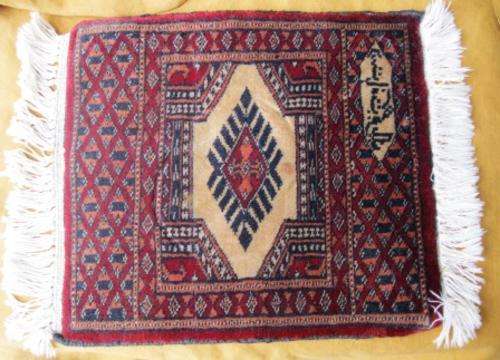 PERSIAN PRAYER RUG IN BEAUTIFULL AND VIBRANT COLOURS