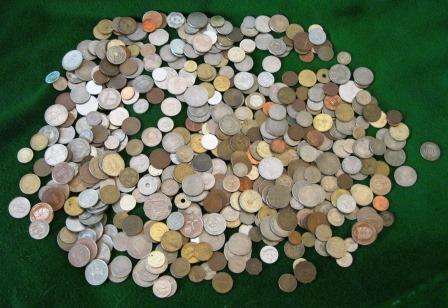 LARGE COLLECTION OF OVER 400VINTAGE COINS OF THE WORLD
