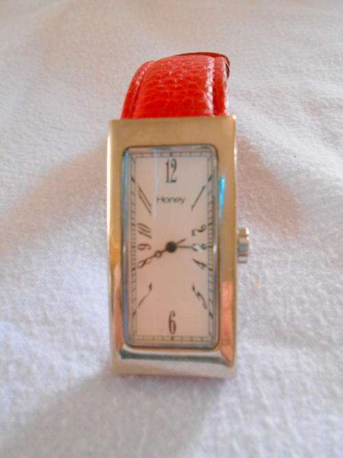 Modern Ladies Wrist Watch "Honey"