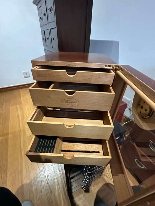 Humidor with space for 50 cigars