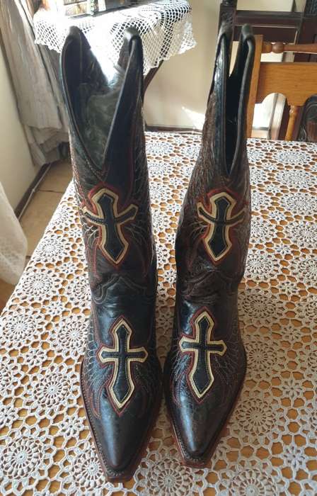 Cowgirl Boots Size 6 Purchased in USA